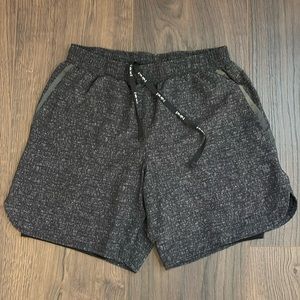 men’s quick dry athletic shorts - grey - small - lined excellent condition HIND